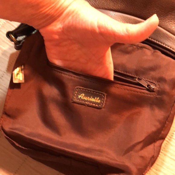 Aurielle genuine leather brown handbag - Picture 9 of 15